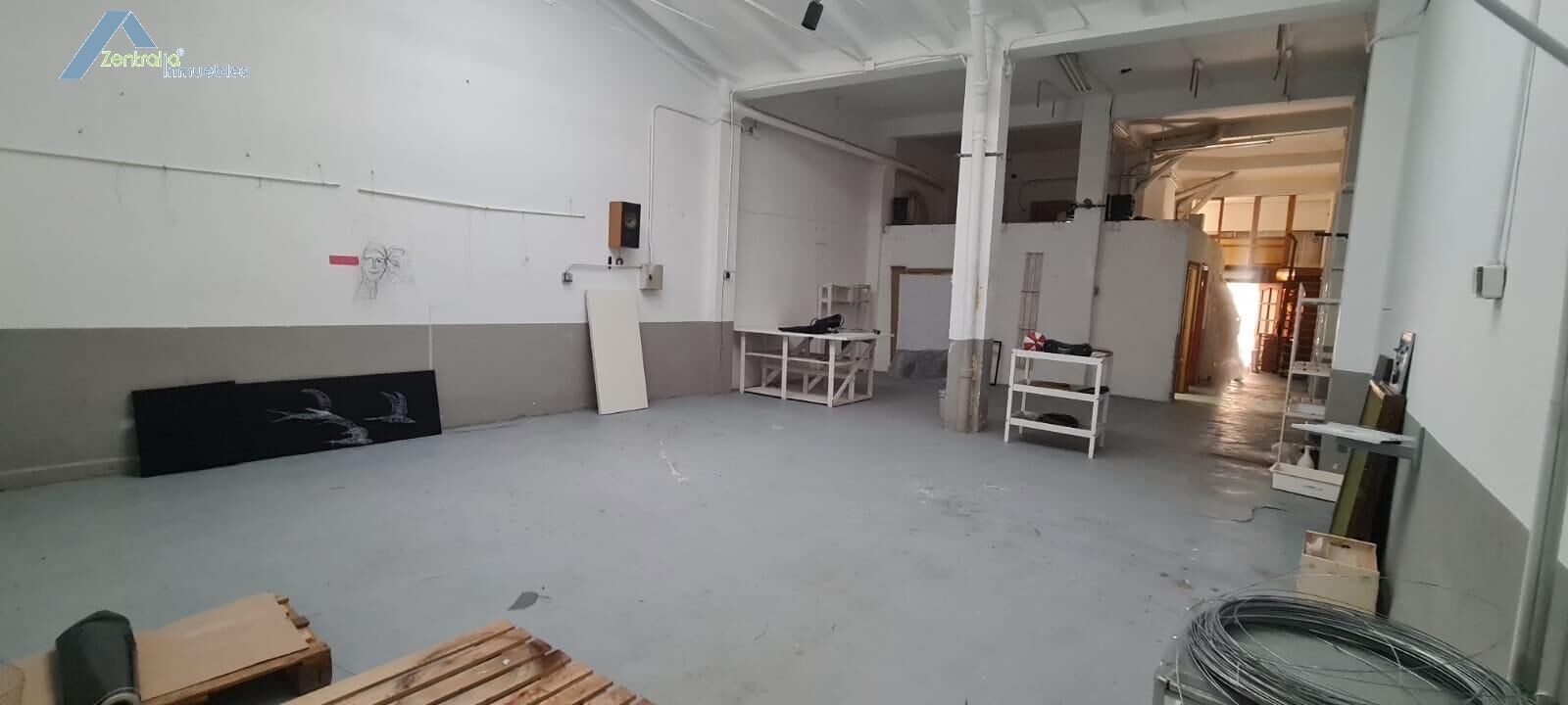 Amplio local en venta en Torrero