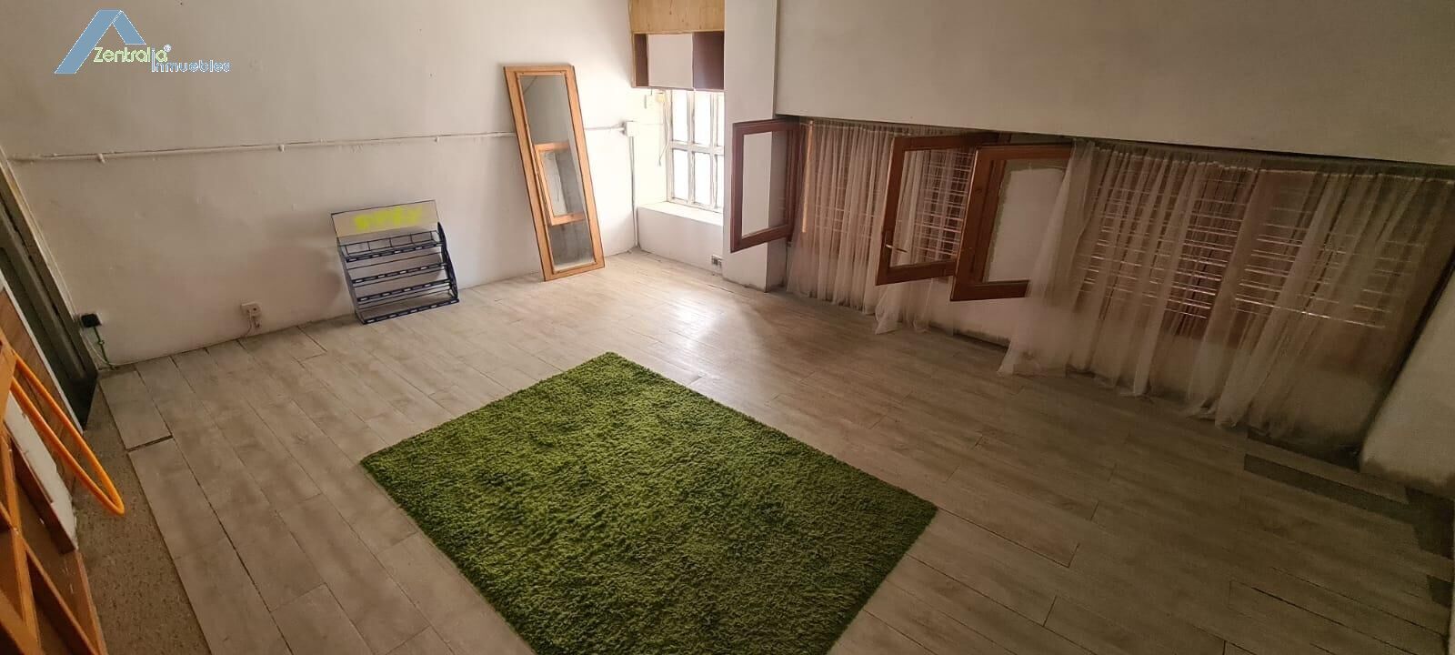 Amplio local en venta en Torrero