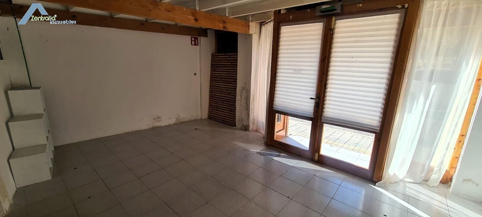Amplio local en venta en Torrero