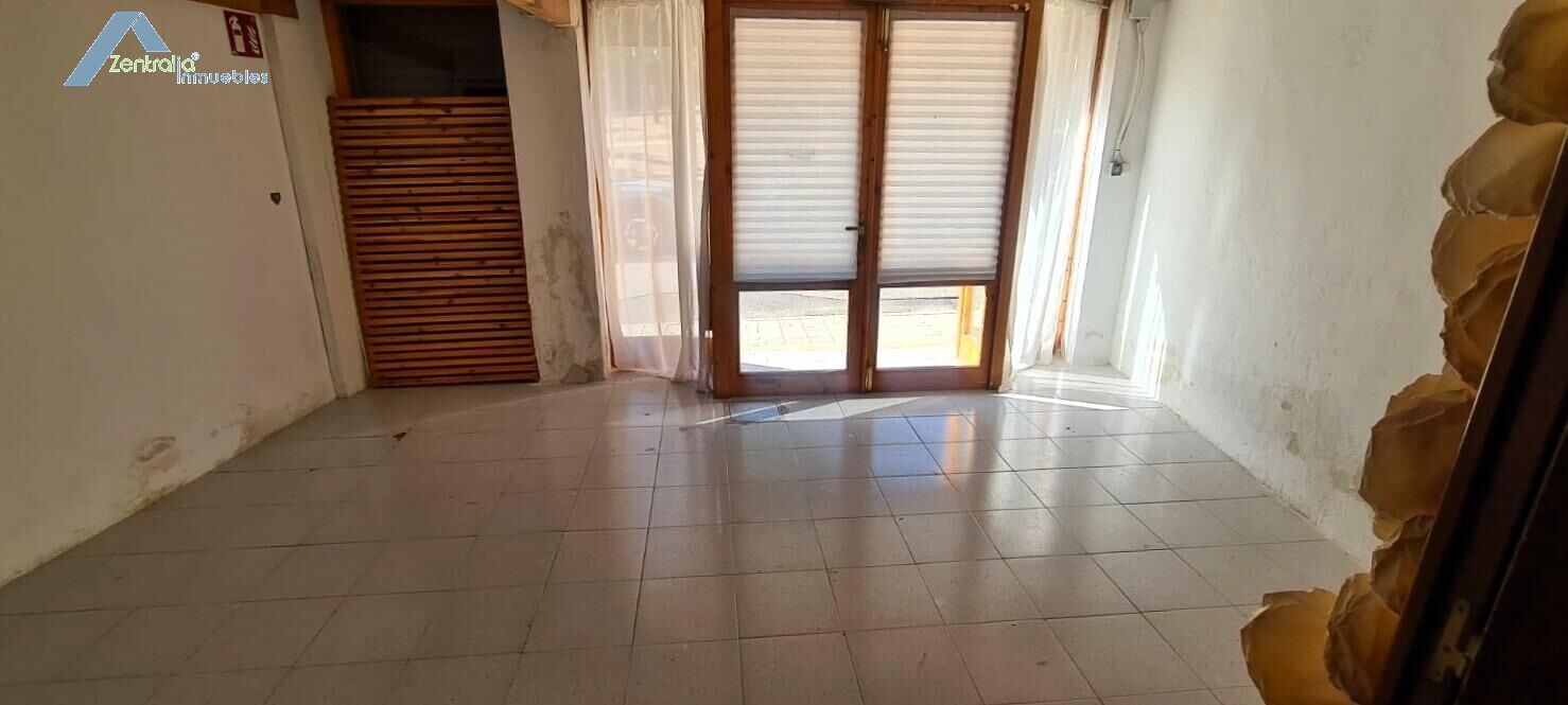 Amplio local en venta en Torrero