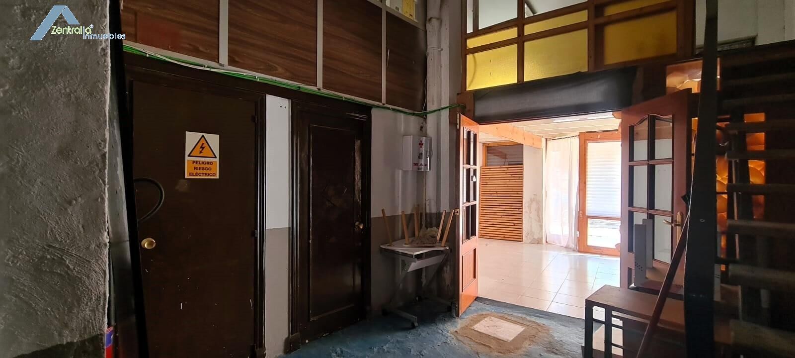 Amplio local en venta en Torrero