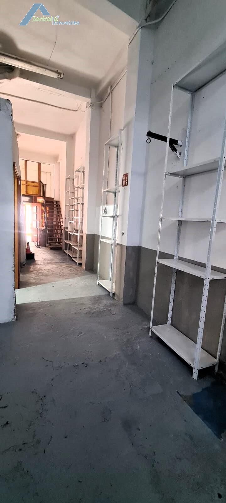 Amplio local en venta en Torrero