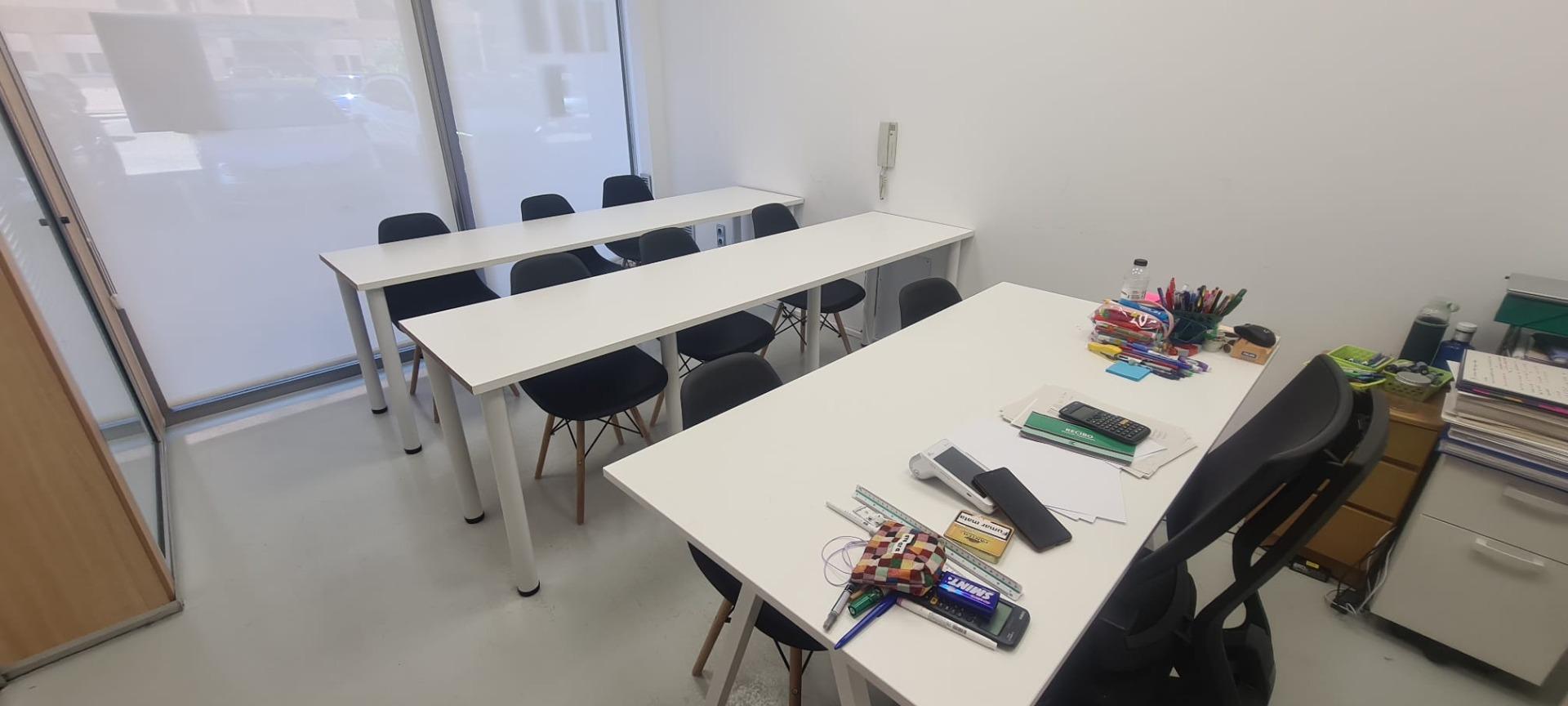 Se alquila oficina totalmente acondicionada en La Almozara