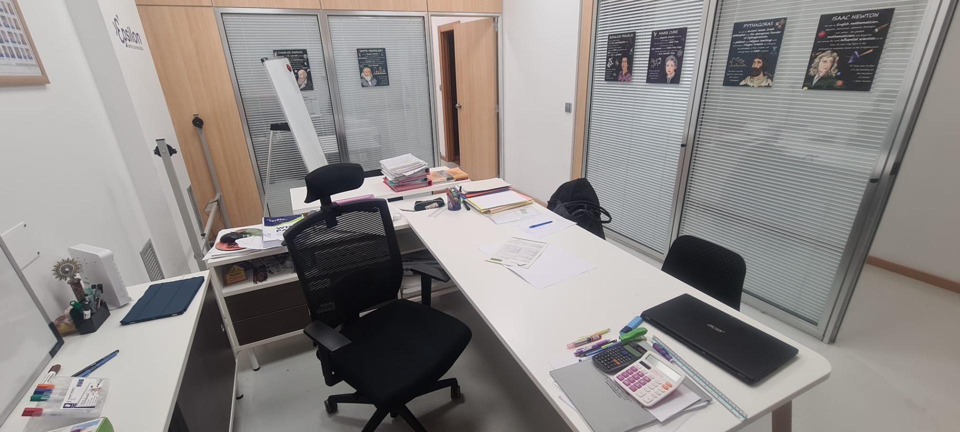 Se alquila oficina totalmente acondicionada en La Almozara