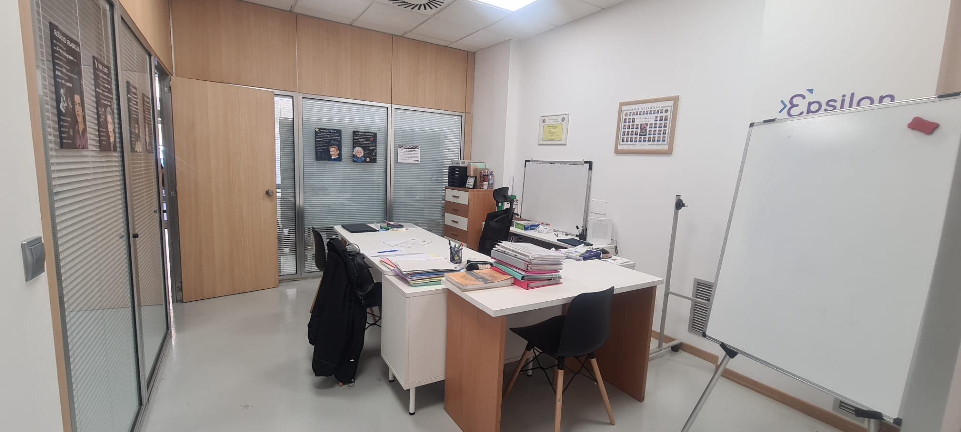 Se alquila oficina totalmente acondicionada en La Almozara