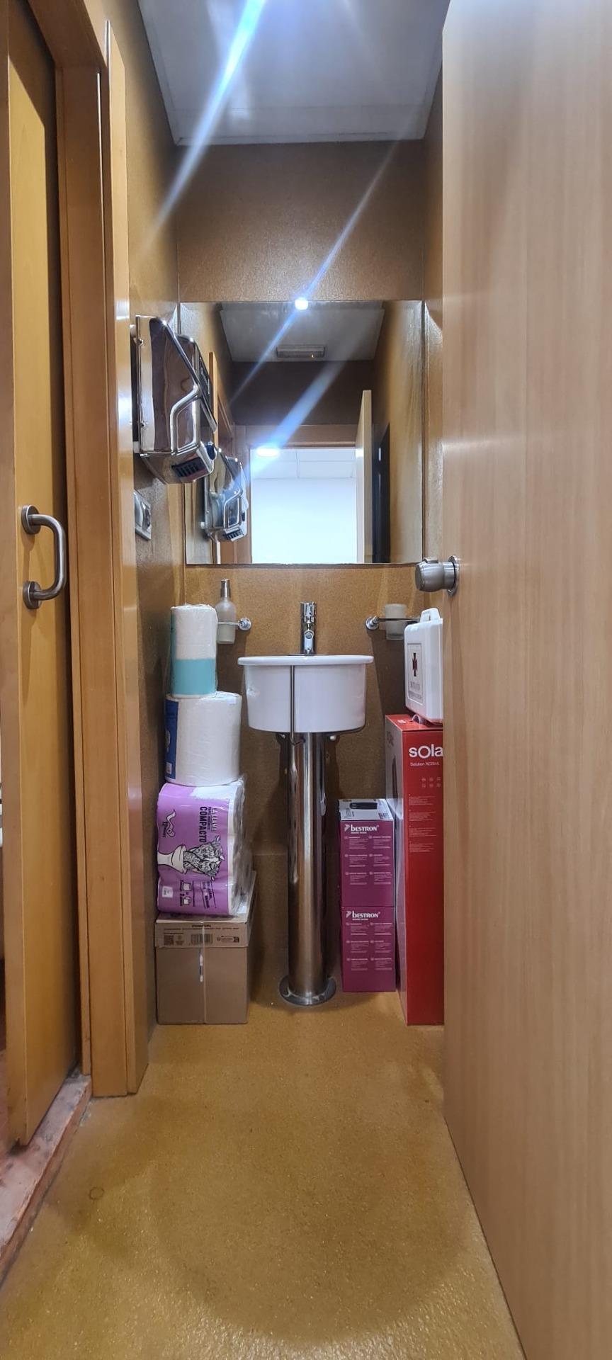 Se vende oficina totalmente acondicionada en La Almozara