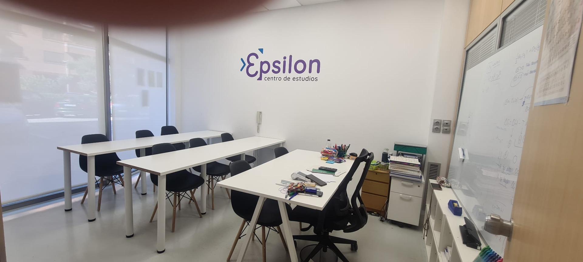 Se vende oficina totalmente acondicionada en La Almozara