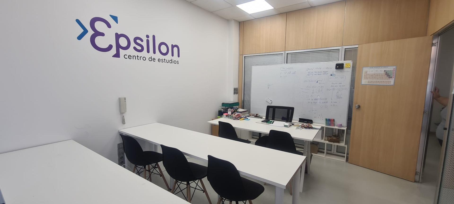 Se vende oficina totalmente acondicionada en La Almozara