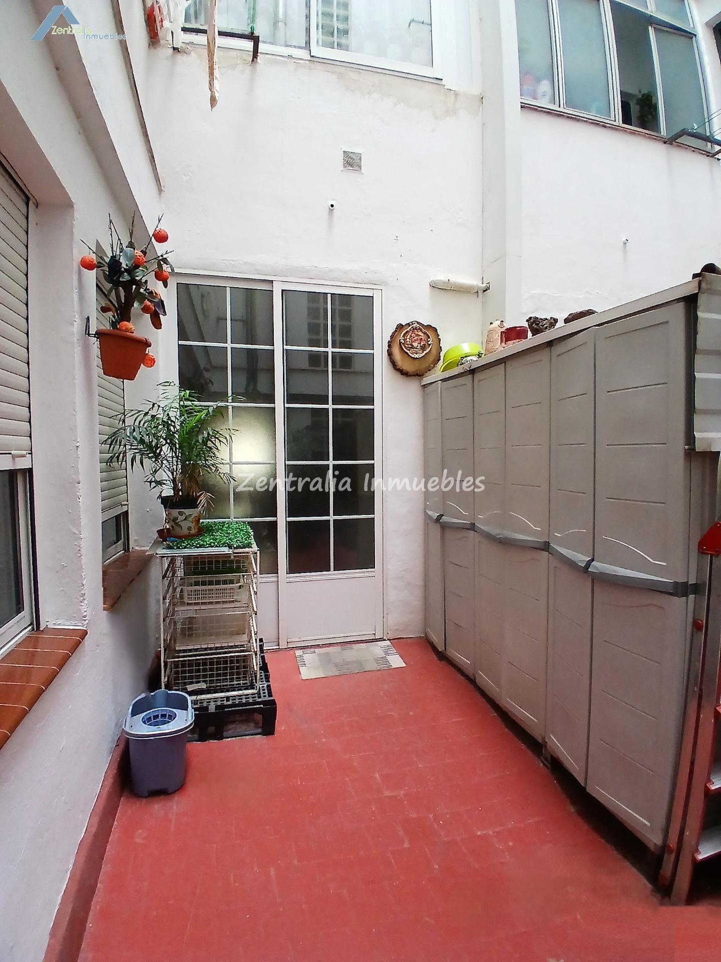 CENTRICA VIVIENDA DE 3 DORM + 2 BAÑOS con TERRAZA