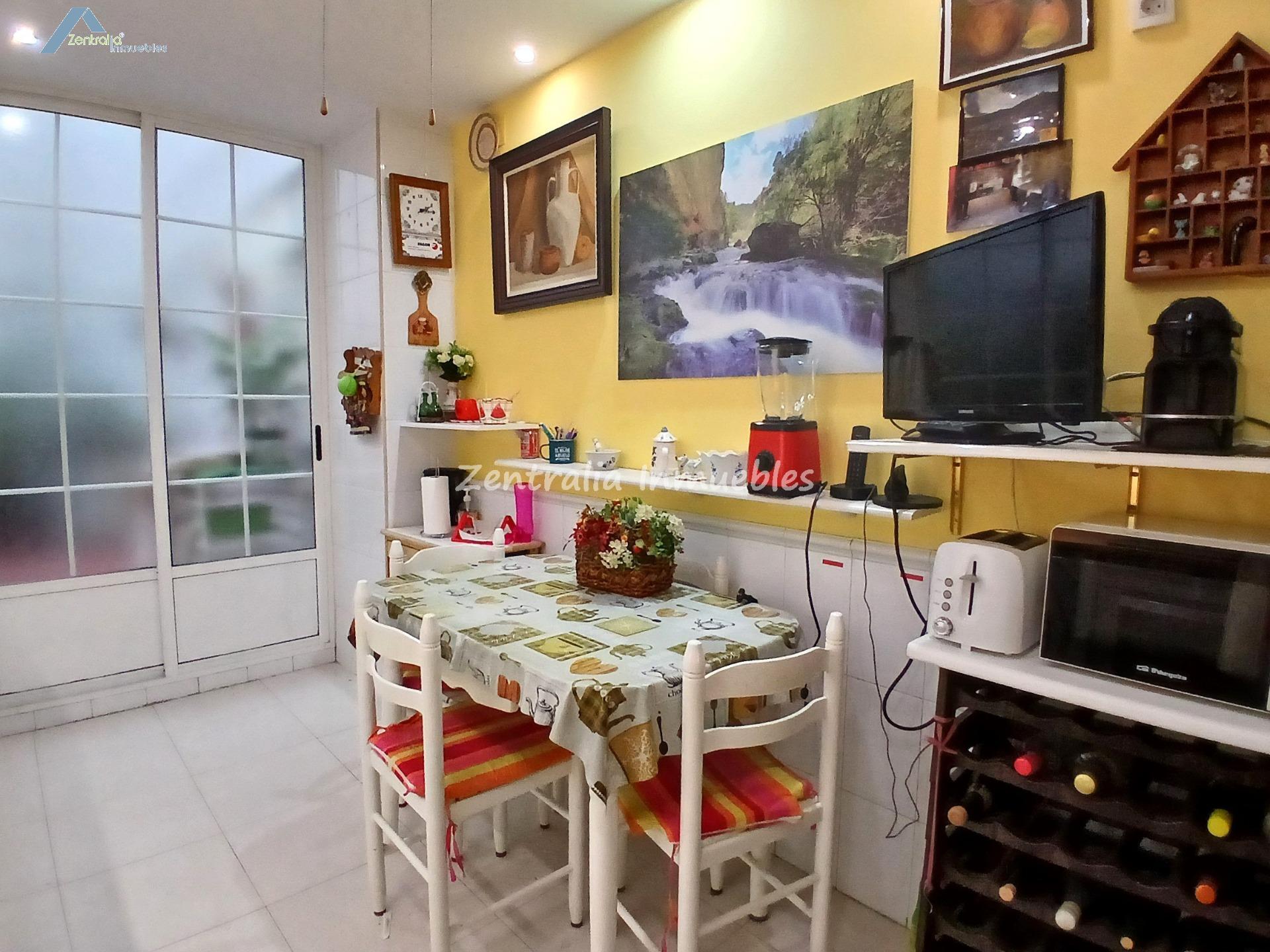 CENTRICA VIVIENDA DE 3 DORM + 2 BAÑOS con TERRAZA