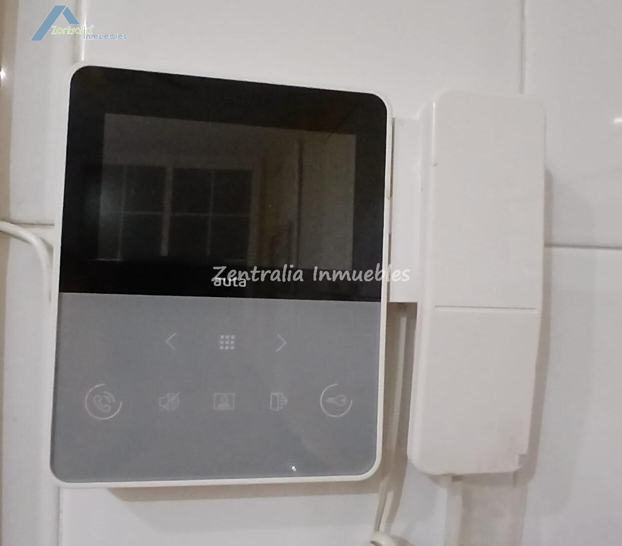 CENTRICA VIVIENDA DE 3 DORM + 2 BAÑOS con TERRAZA