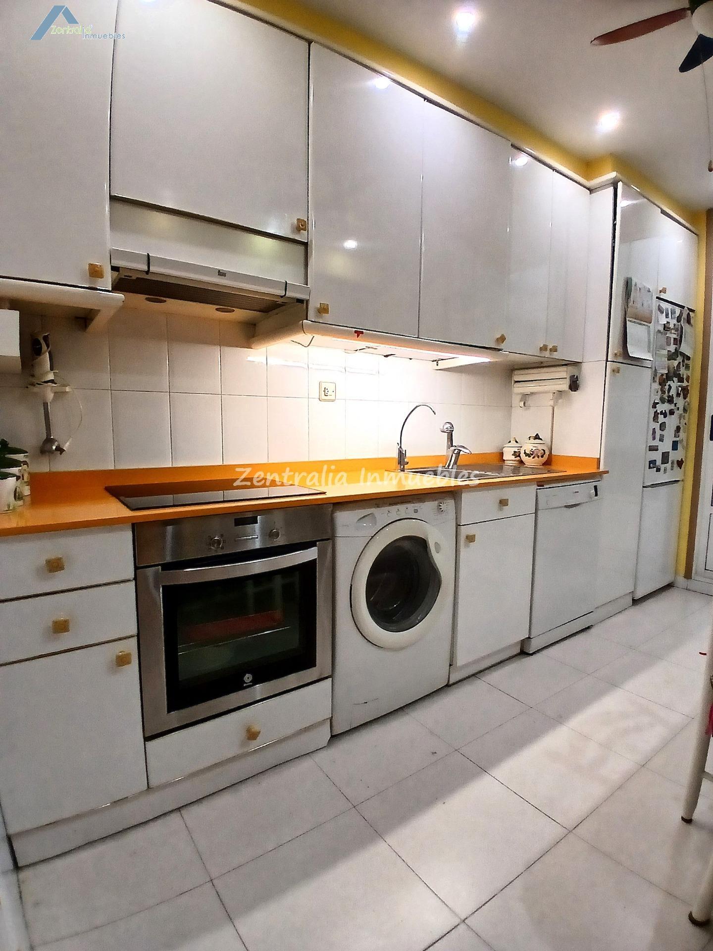 CENTRICA VIVIENDA DE 3 DORM + 2 BAÑOS con TERRAZA