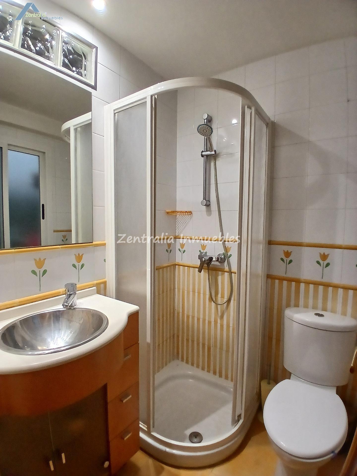 CENTRICA VIVIENDA DE 3 DORM + 2 BAÑOS con TERRAZA