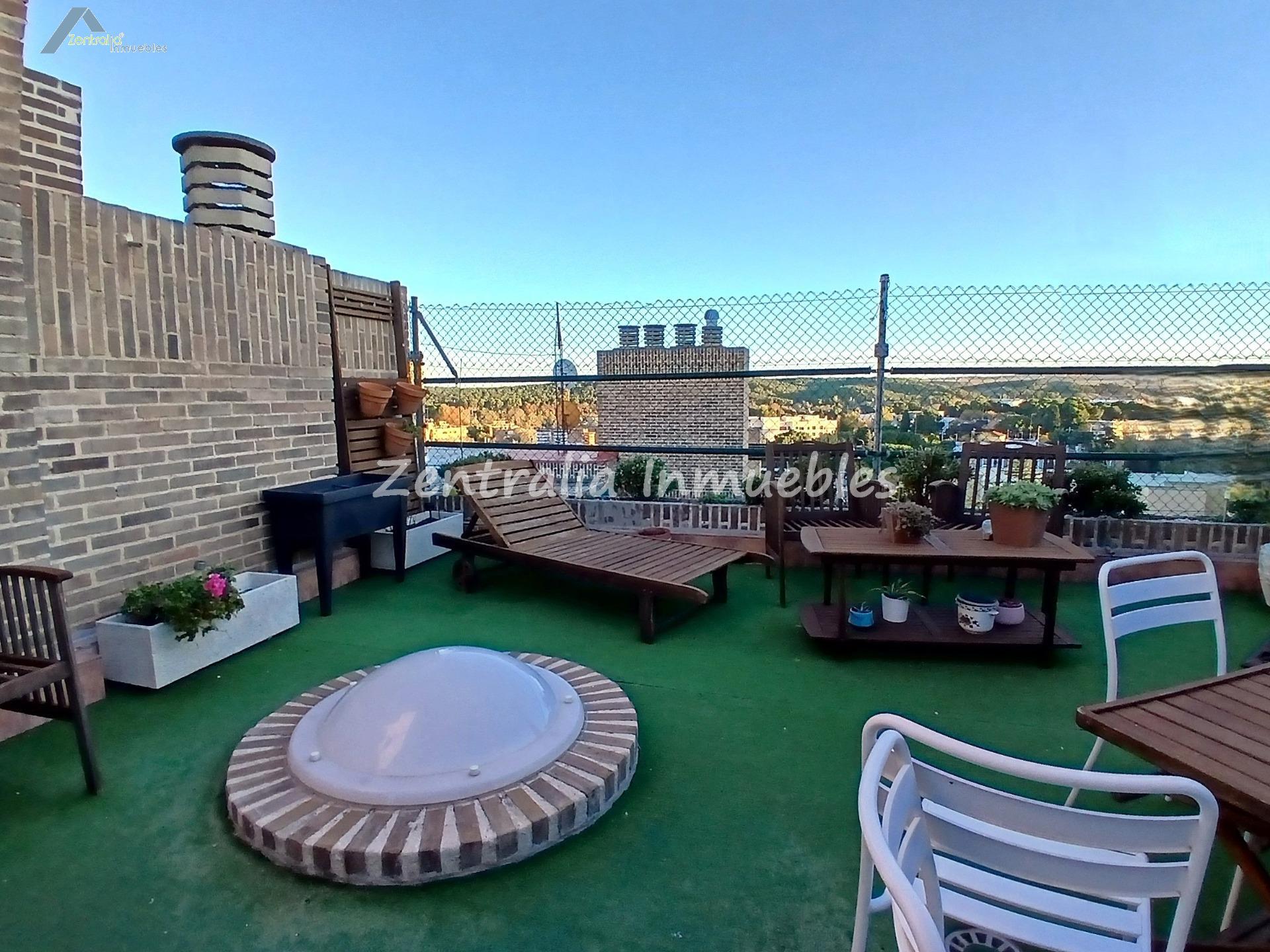 ATICO DÚPLEX, 2 PLAZAS GARAJE, 2 TRASTEROS Y AMPLIA TERRAZA