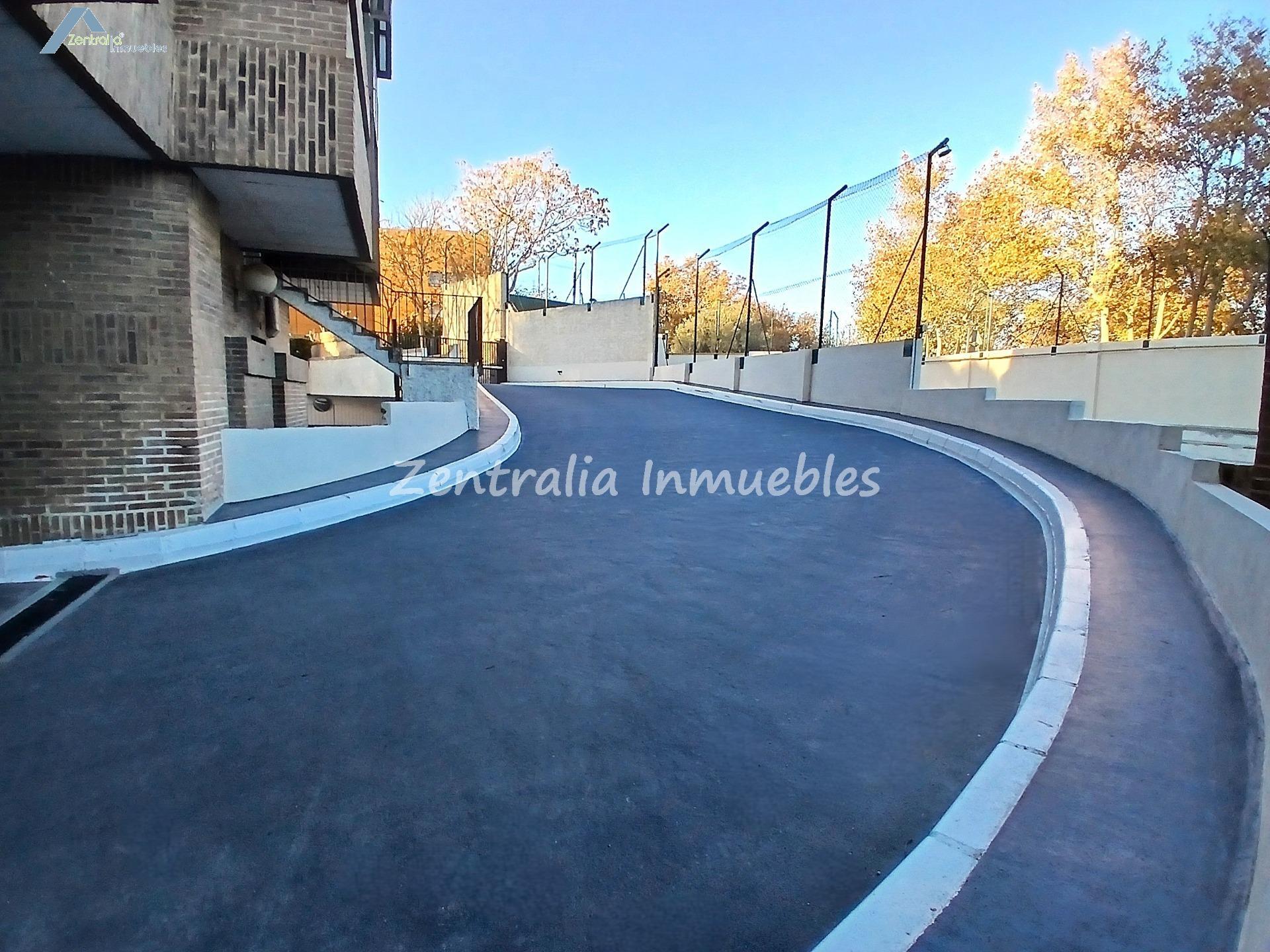 ATICO DÚPLEX, 2 PLAZAS GARAJE, 2 TRASTEROS Y AMPLIA TERRAZA