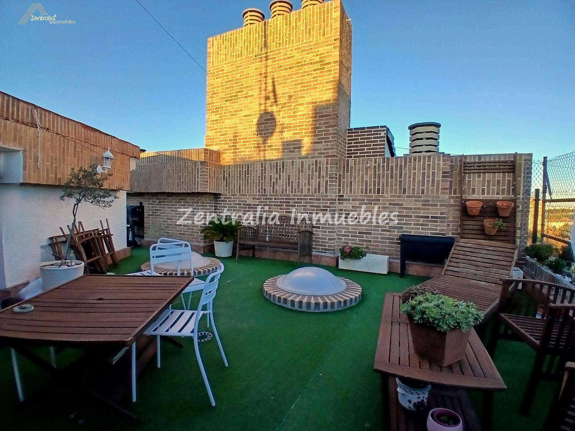 ATICO DÚPLEX, 2 PLAZAS GARAJE, 2 TRASTEROS Y AMPLIA TERRAZA