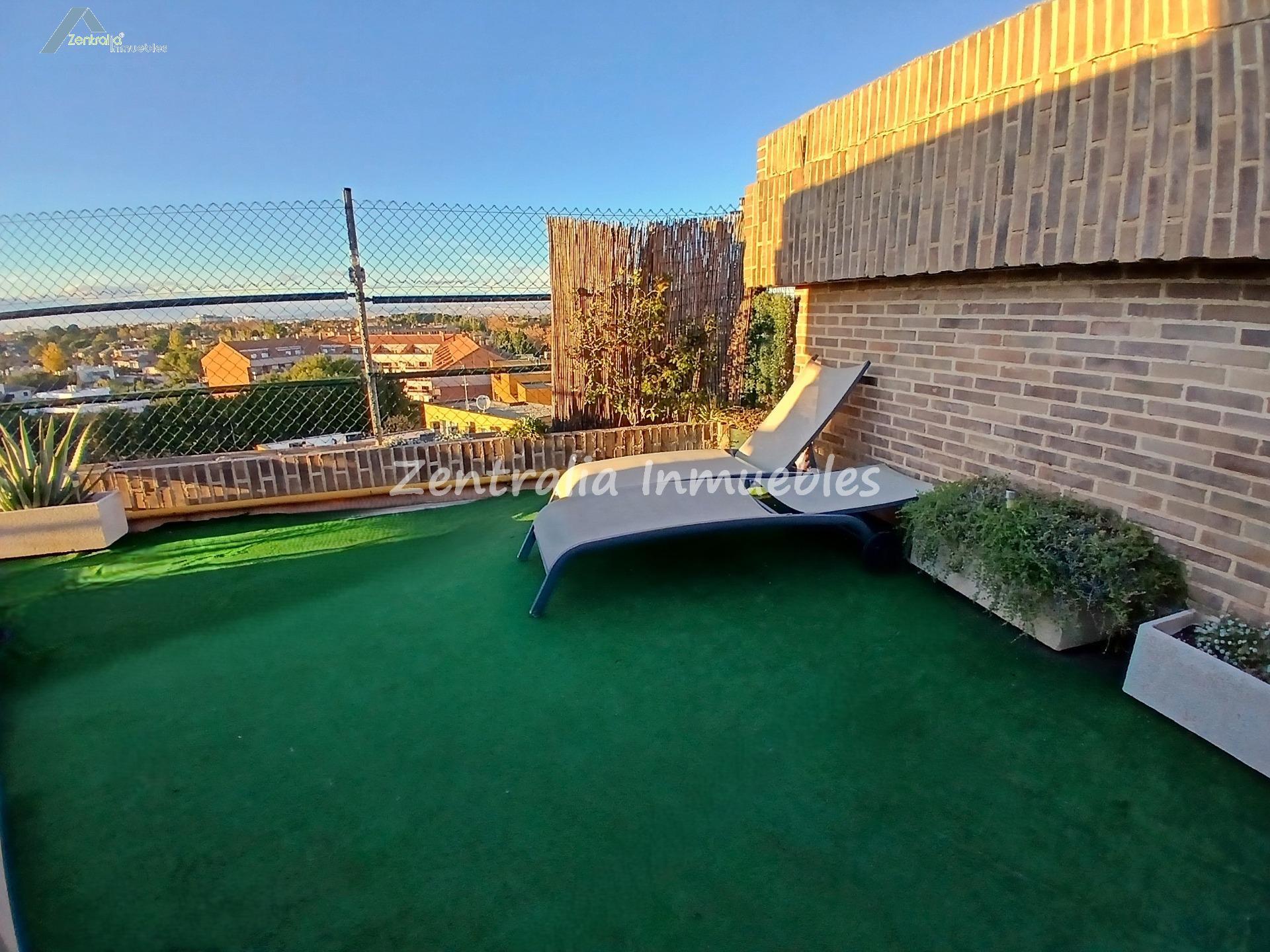 ATICO DÚPLEX, 2 PLAZAS GARAJE, 2 TRASTEROS Y AMPLIA TERRAZA